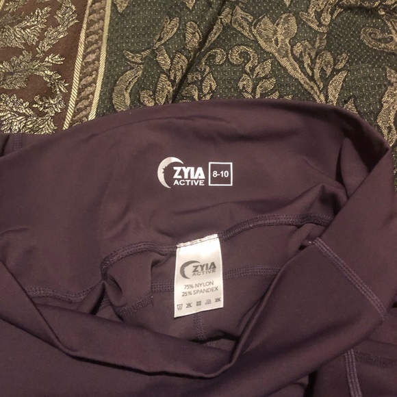 ZYIA Plum LNT Crop Pocket Leggings Sz 8 10 - Picture 4 of 6